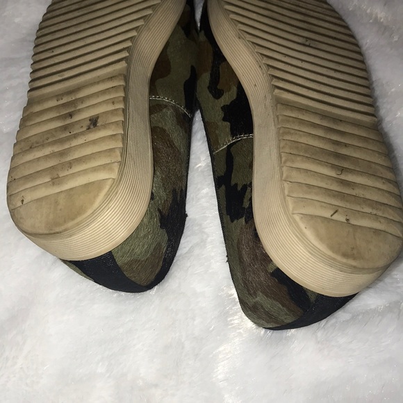 Neiman Marcus Fanny loafer size 6 -camo faux hair - Picture 3 of 6